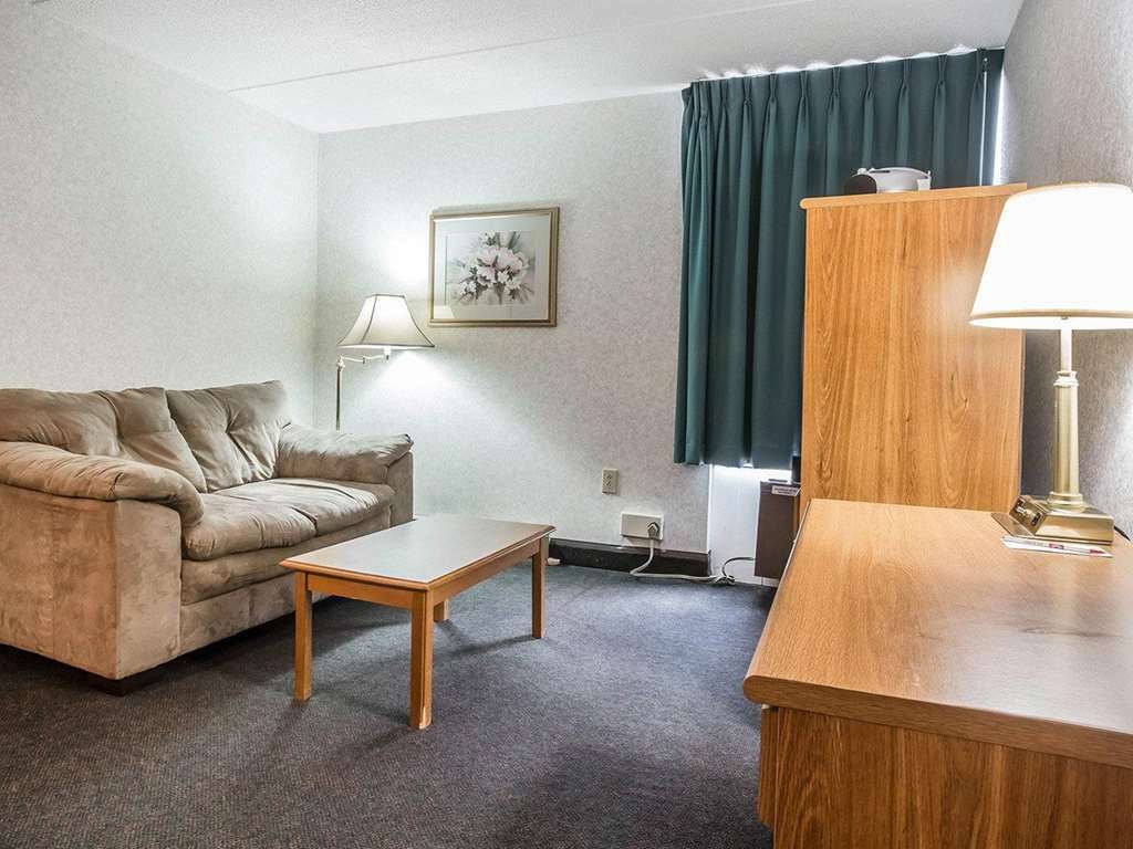 Quality Inn & Suites Plattsburgh Oda fotoğraf